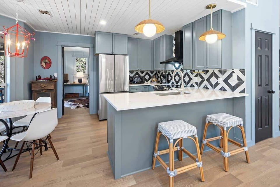 Charming Dining Nook Off the Modern Kitchen