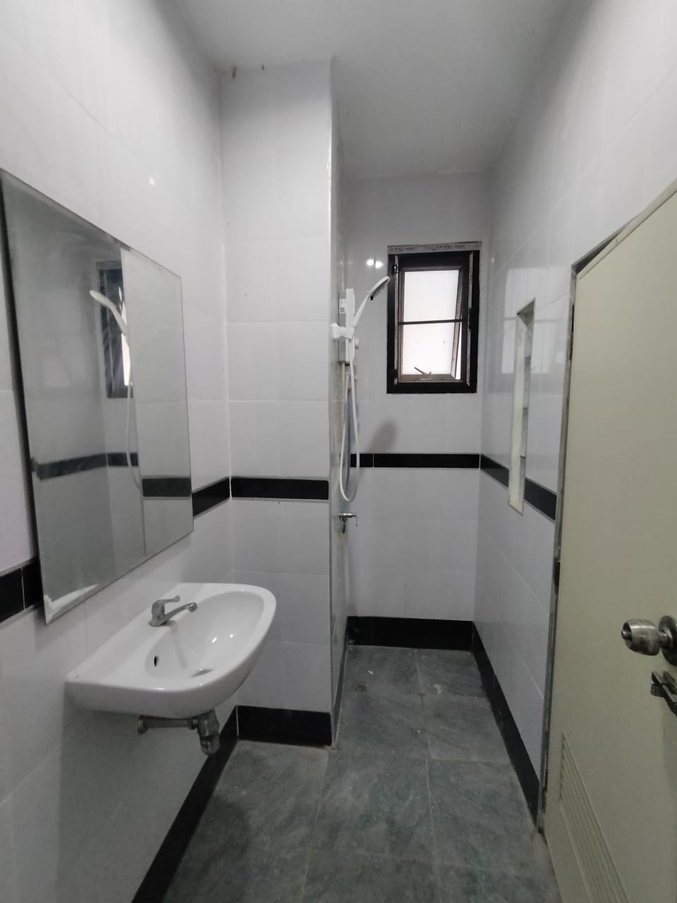 Basic Single Room | Bathroom | Shower, bidet, towels, soap