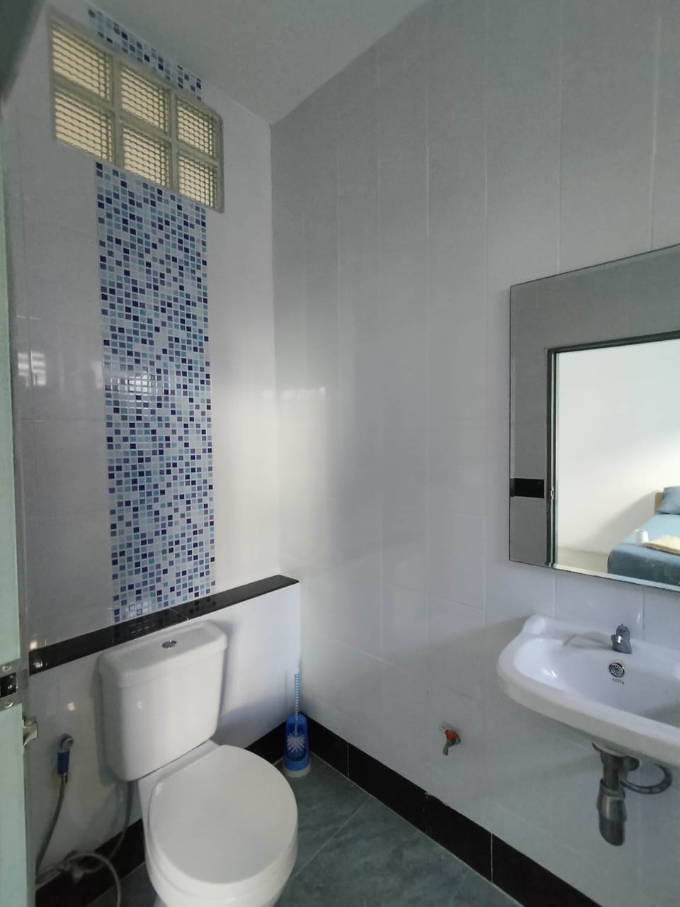 Standard Double Room, Balcony | Bathroom | Shower, bidet, towels, soap