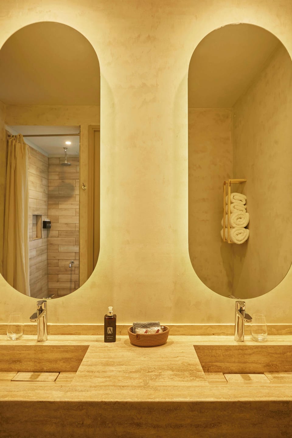 Deluxe Double or Twin Room, Garden View | In-room safe, laptop workspace, WiFi (free)