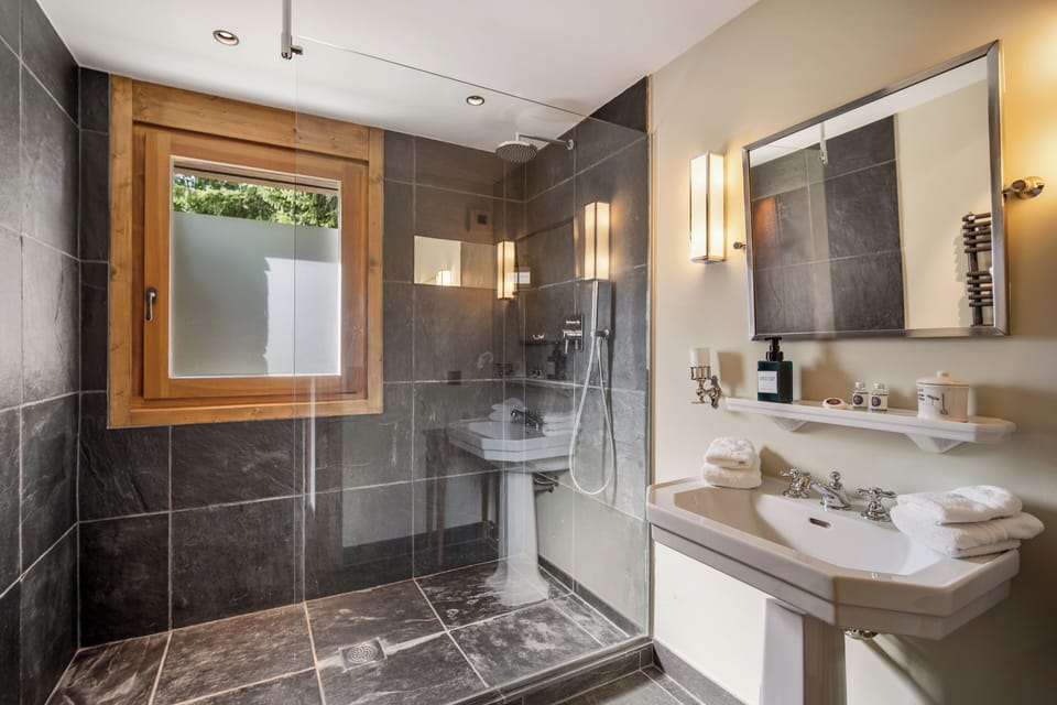 Royal Chalet, Garden View | Bathroom