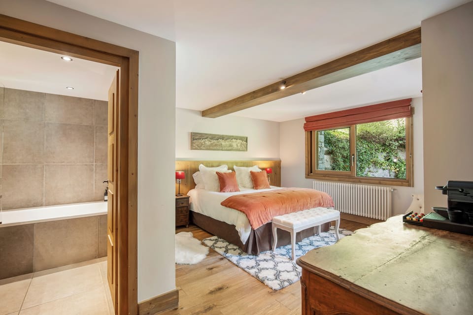 Royal Chalet, Garden View | Iron/ironing board, free WiFi