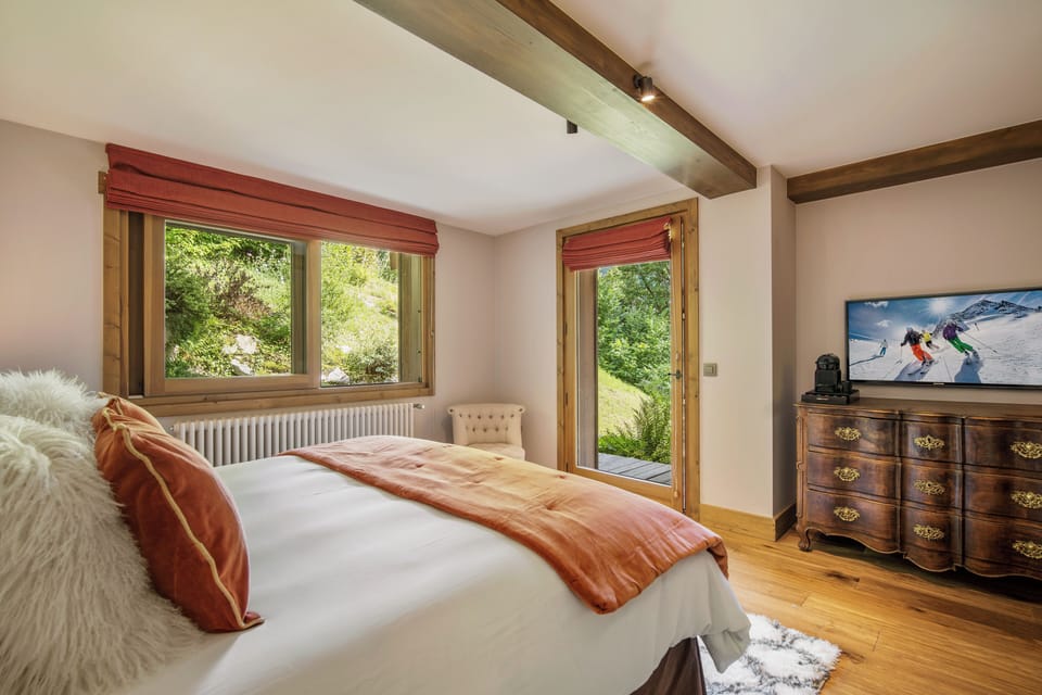 Royal Chalet, Garden View | Iron/ironing board, free WiFi