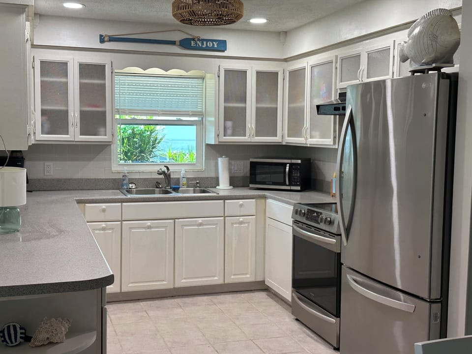 Large refrigerator 