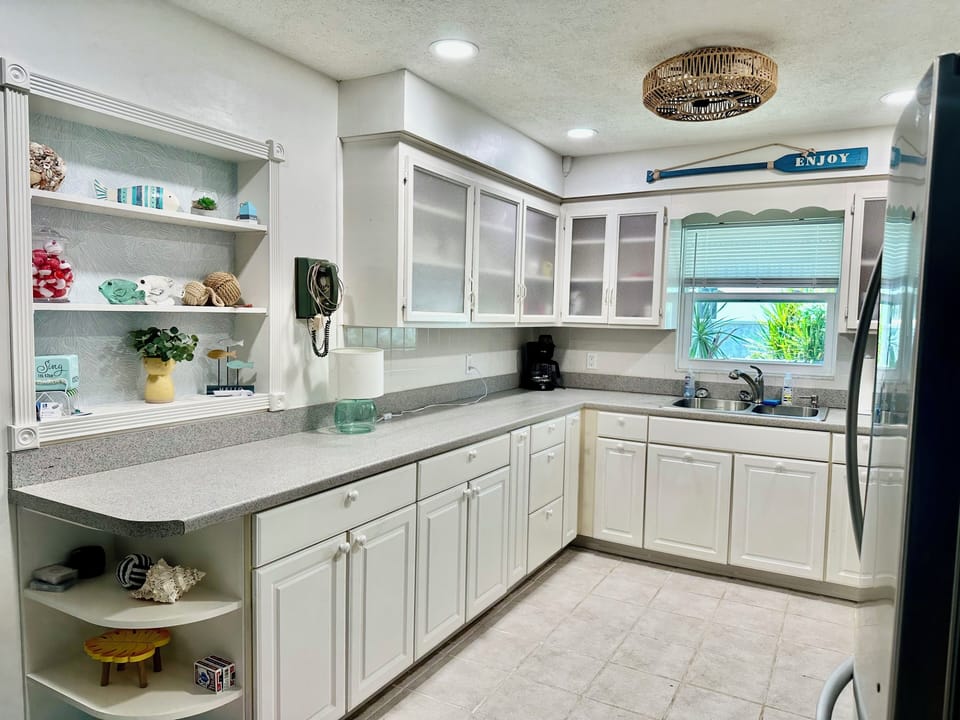 Chef's kitchen with everything provided 