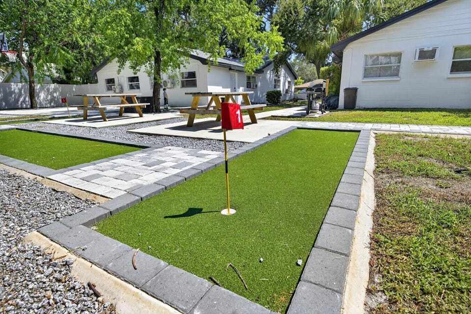 Exterior Sitting Areas, Grill & Outdoor Golf