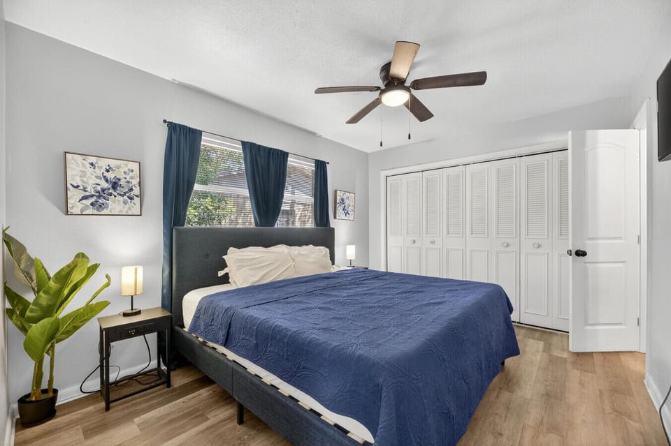 Bedroom with King Size Bed
