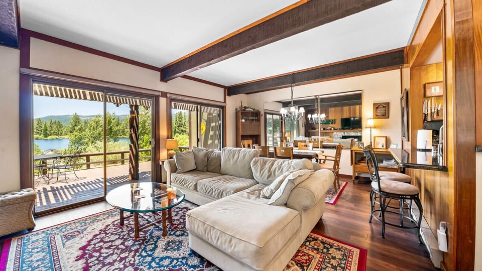 Open concept living area with amazing views