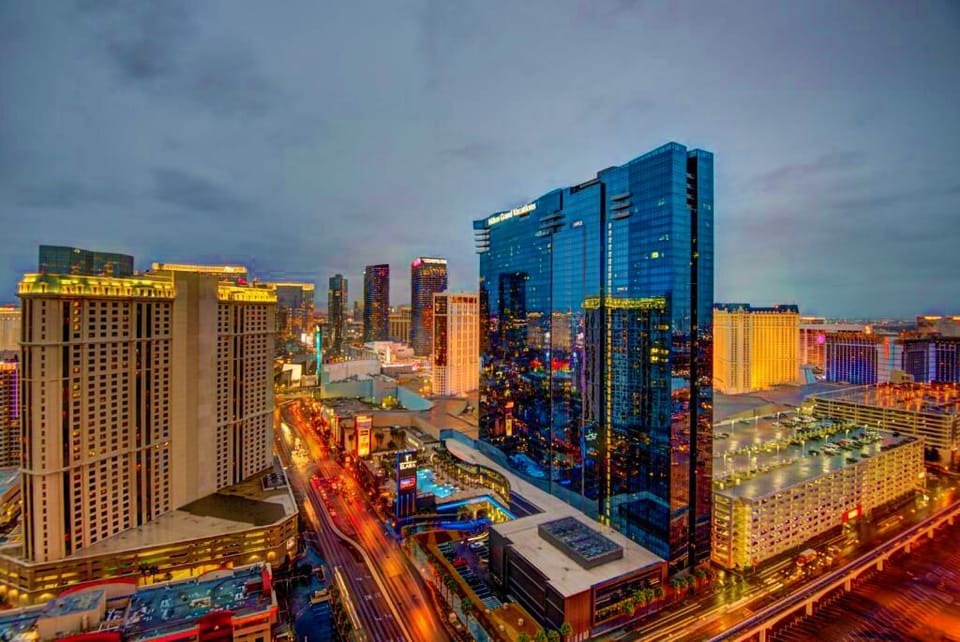 Your Exclusive Strip View 🚀 - Watch Vegas Come Alive!