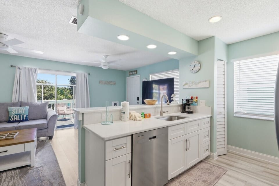kitchen/living area