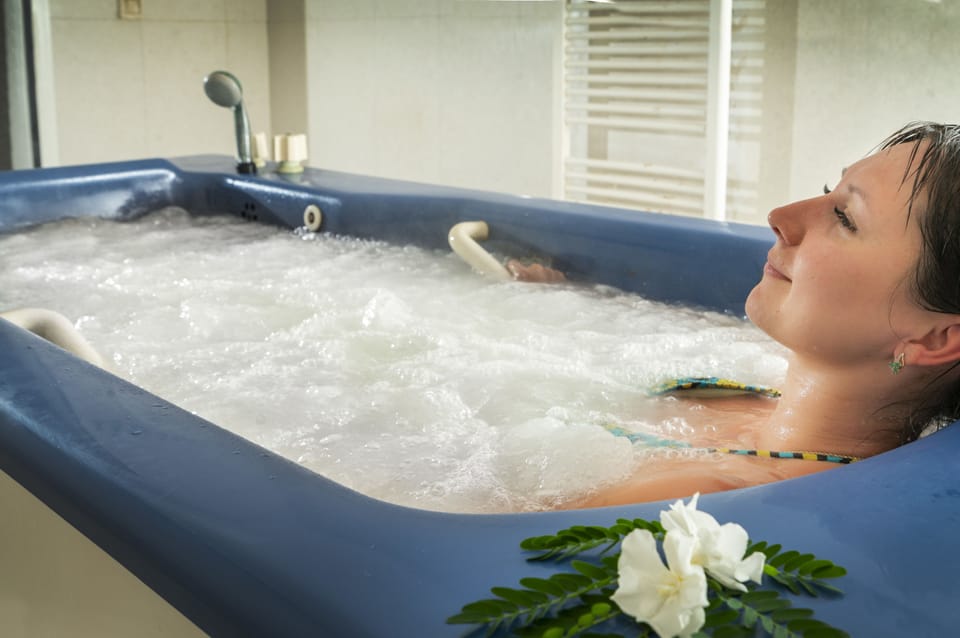 Turkish bath, body treatments, thalassotherapy, manicures and pedicures