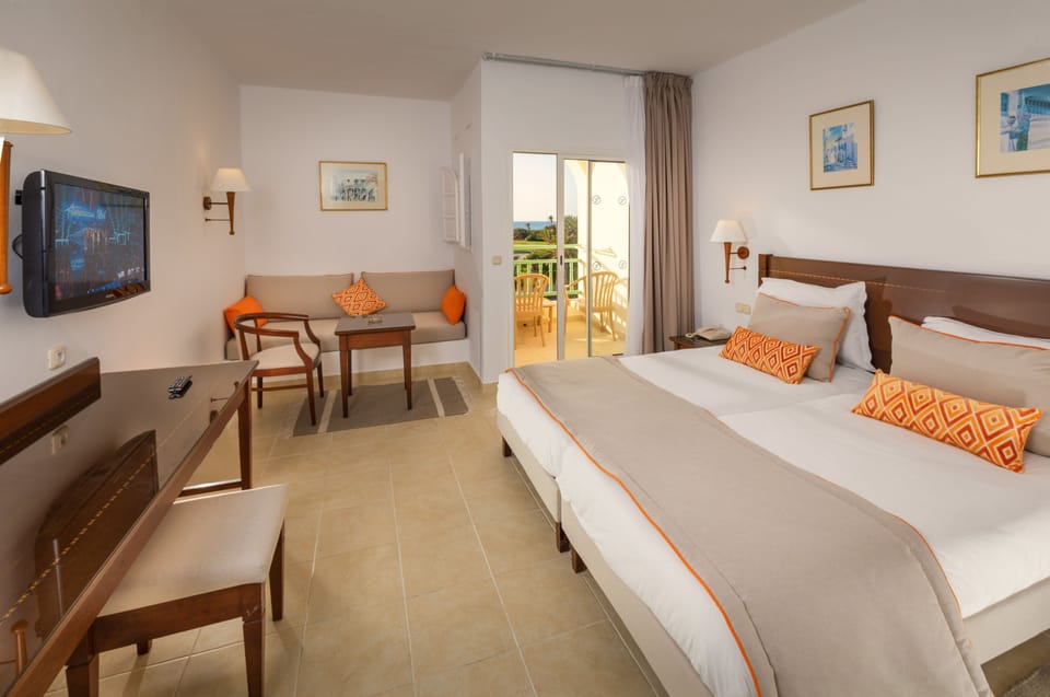 Triple Room | Premium bedding, minibar, in-room safe, desk