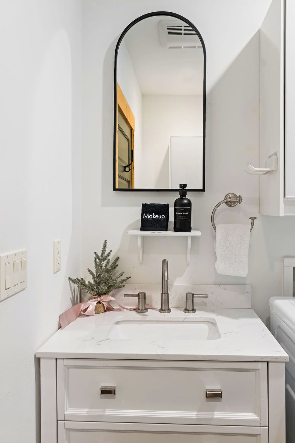 Elegant cabin vanity with modern finishes and thoughtful details