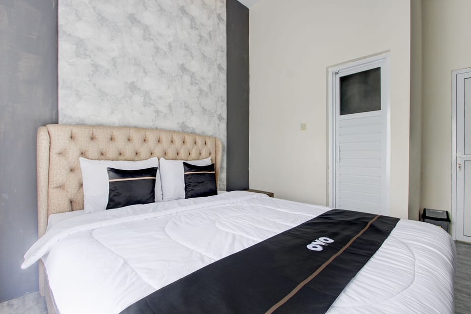 Deluxe Double Room | Free WiFi, bed sheets
