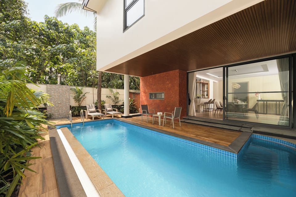 12 outdoor pools