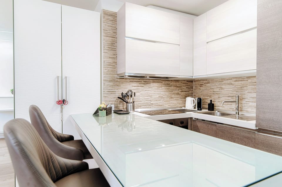 Deluxe Studio, City View | Private kitchen | Toaster
