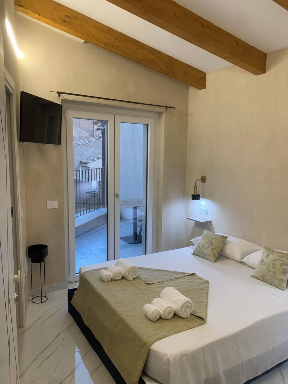 Double Room, Partial Sea View | Terrace/patio