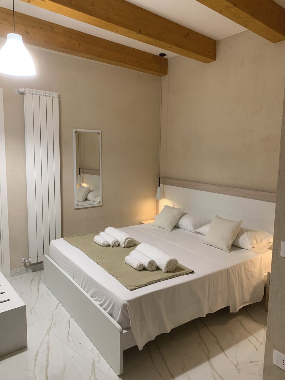 Double Room | In-room safe, desk, laptop workspace, free WiFi