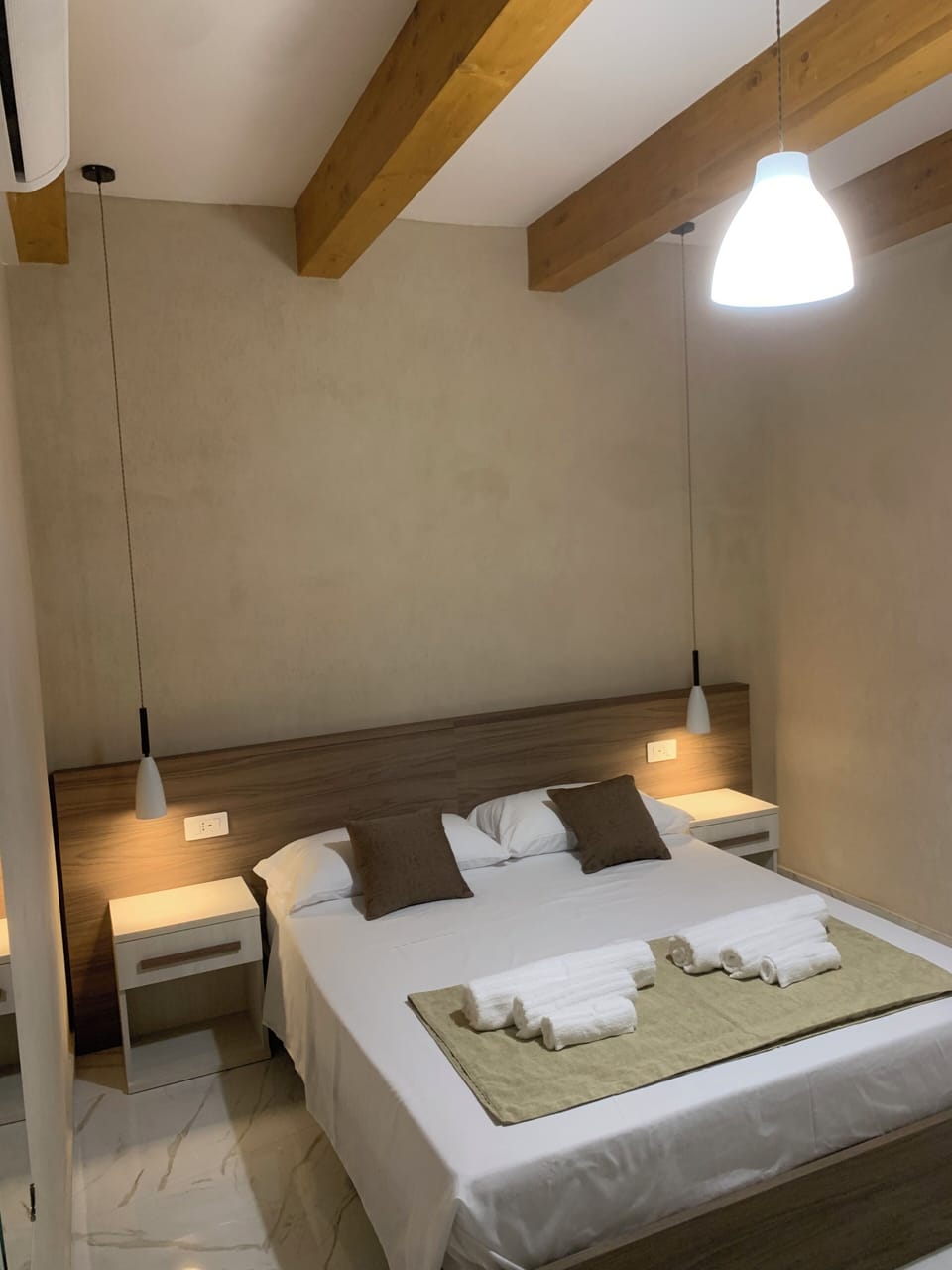 Triple Room | In-room safe, desk, laptop workspace, free WiFi