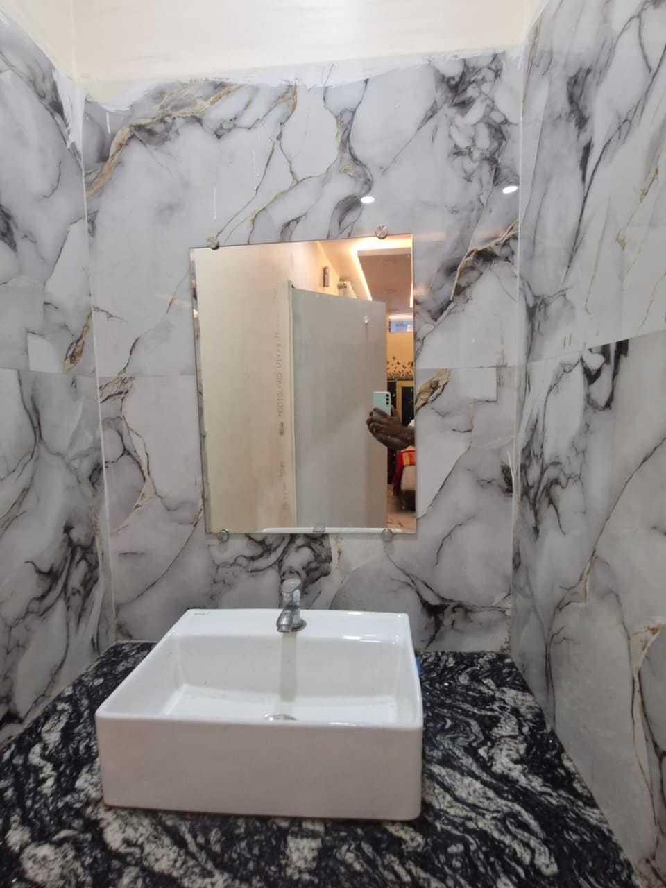 Triple Room | Bathroom | Shower, designer toiletries, slippers, towels