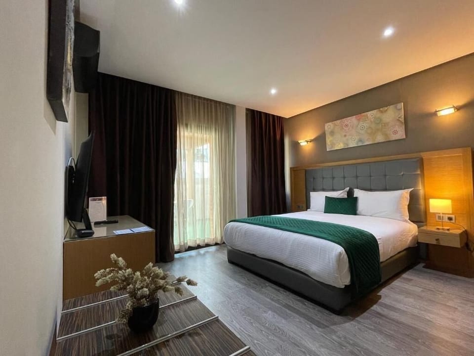 Double Room, Balcony | In-room safe, soundproofing, iron/ironing board, free WiFi