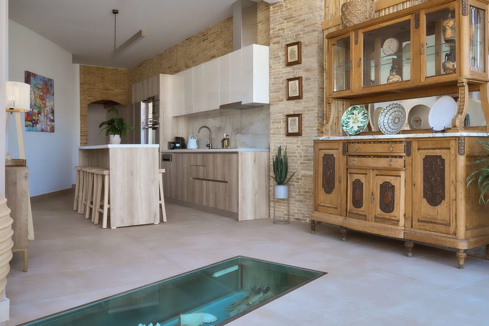 An open plan kitchen & dining area awaits to inspire you. 