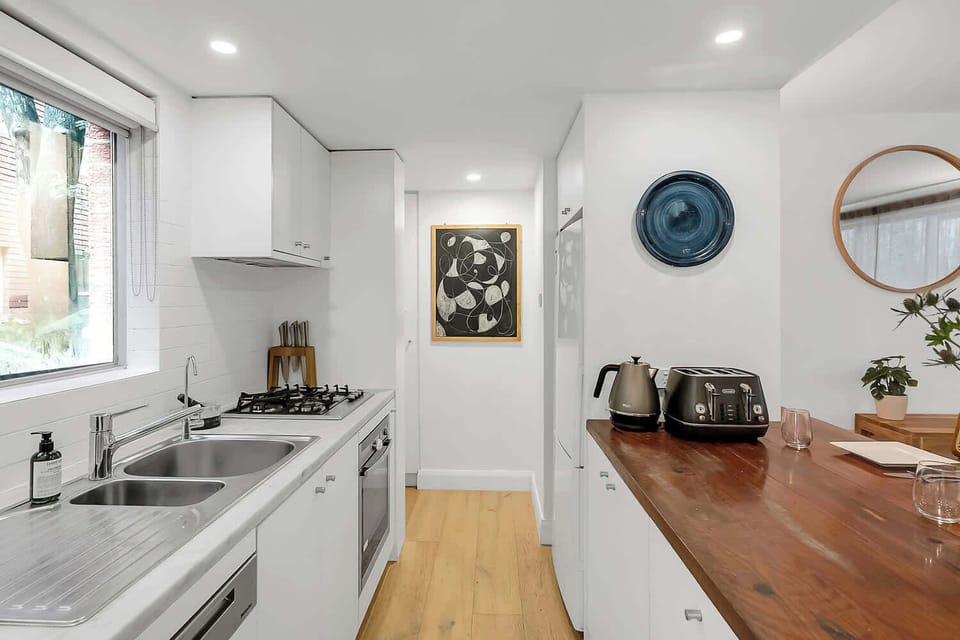 Galley kitchen with dishwasher, microwave, coffee machine and oven. Great breakfast bar for relaxing 