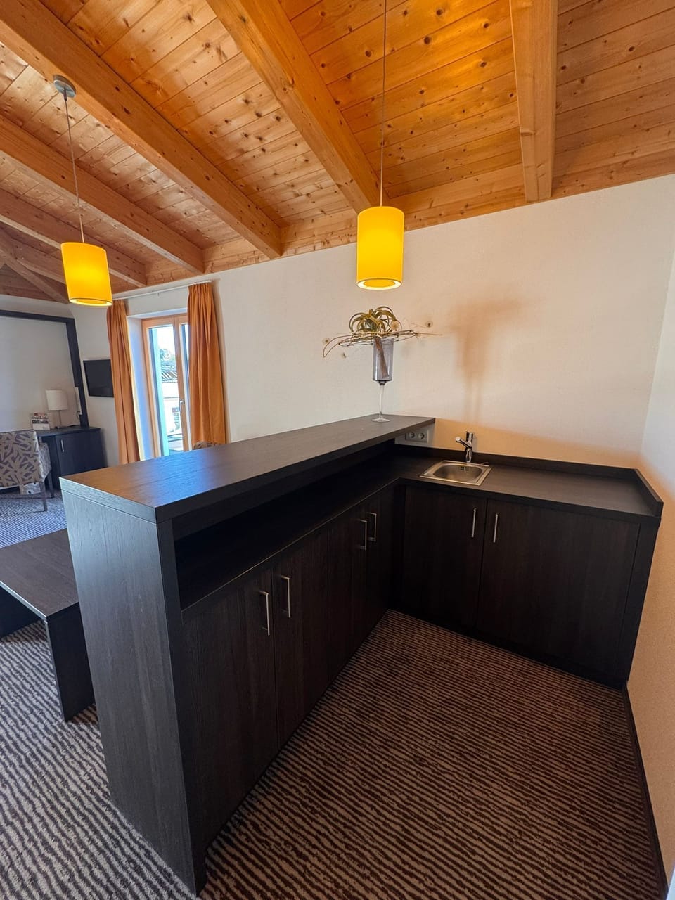 Suite, Balcony, Hill View | Living area