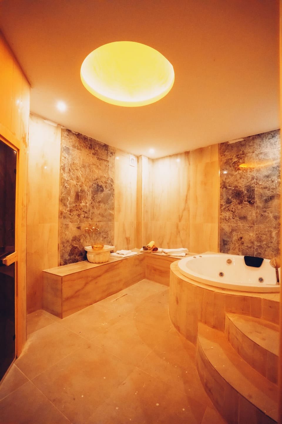 Exclusive Villa | Bathroom | Eco-friendly toiletries, hair dryer, slippers, towels