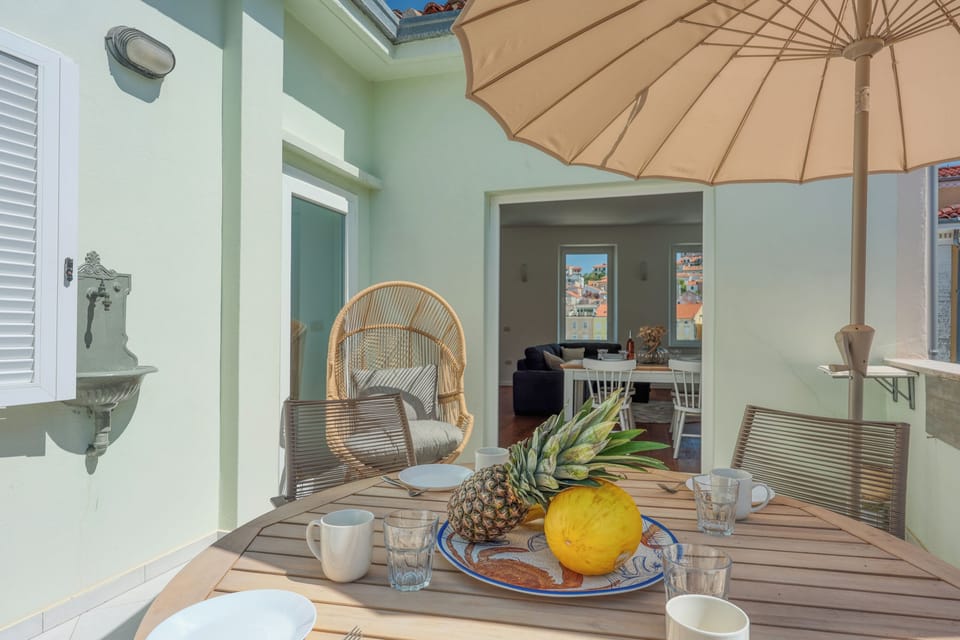Family Penthouse, 2 Bedrooms, 2 Bathrooms, Sea Facing (The Perfect View Penthouse Design) | Outdoor dining