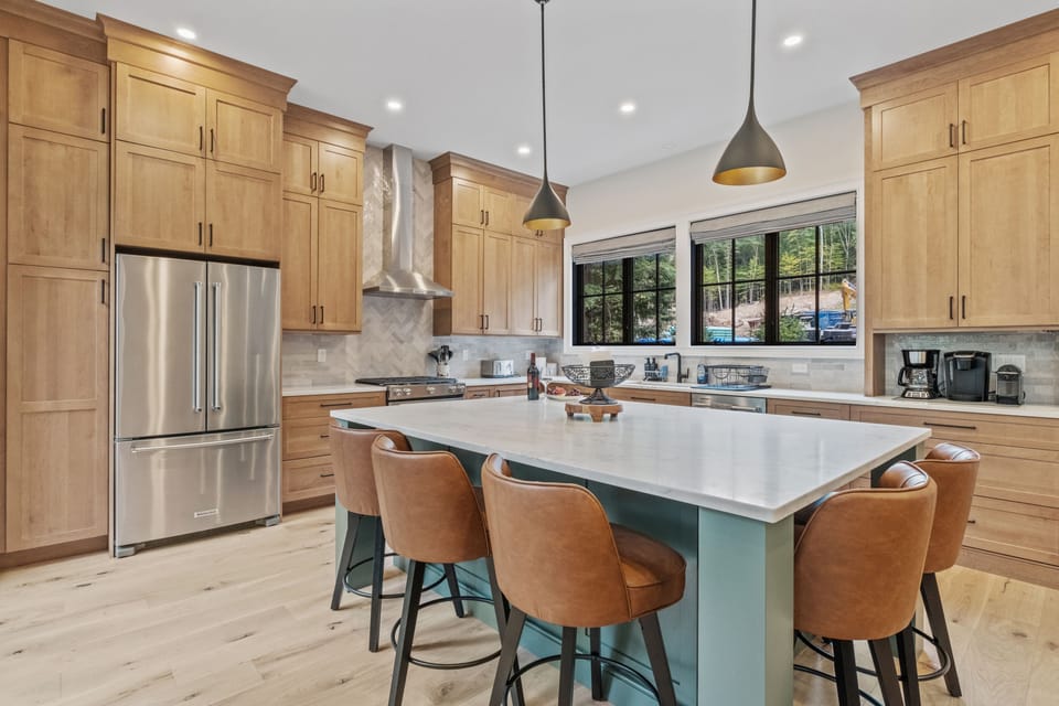 Have a morning cup of coffee with friends at the kitchen island while watching the designated chef in action.
