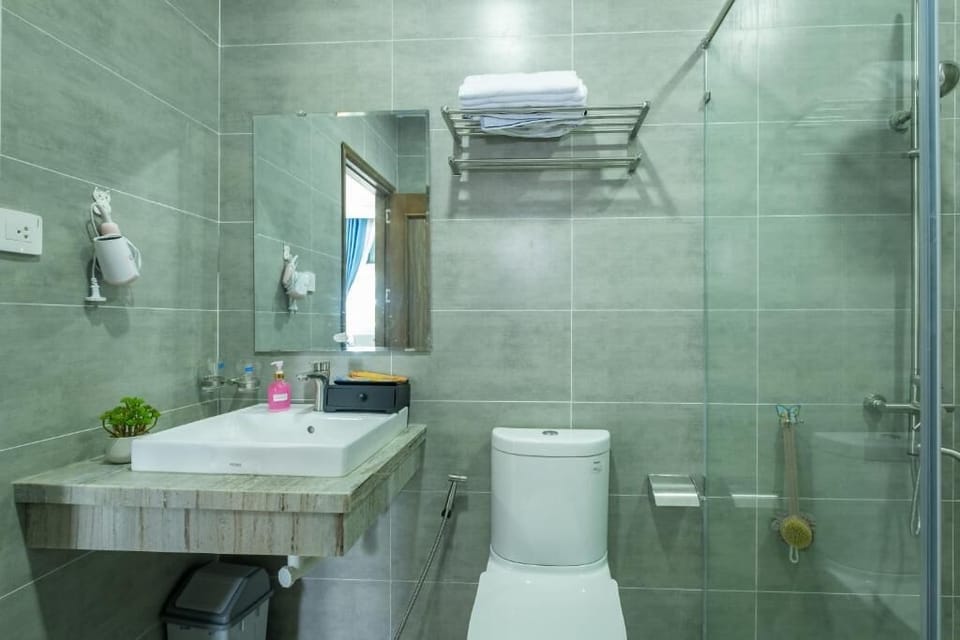 Superior Double Room, Courtyard View | Bathroom | Shower, free toiletries, hair dryer, slippers