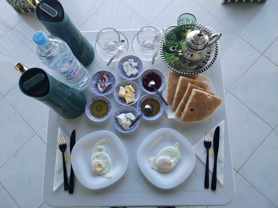 Free daily full breakfast