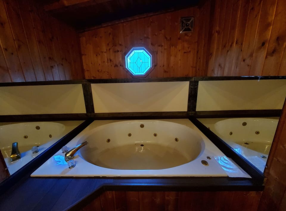 Private yet walking distance to downtown House in Gatlinburg