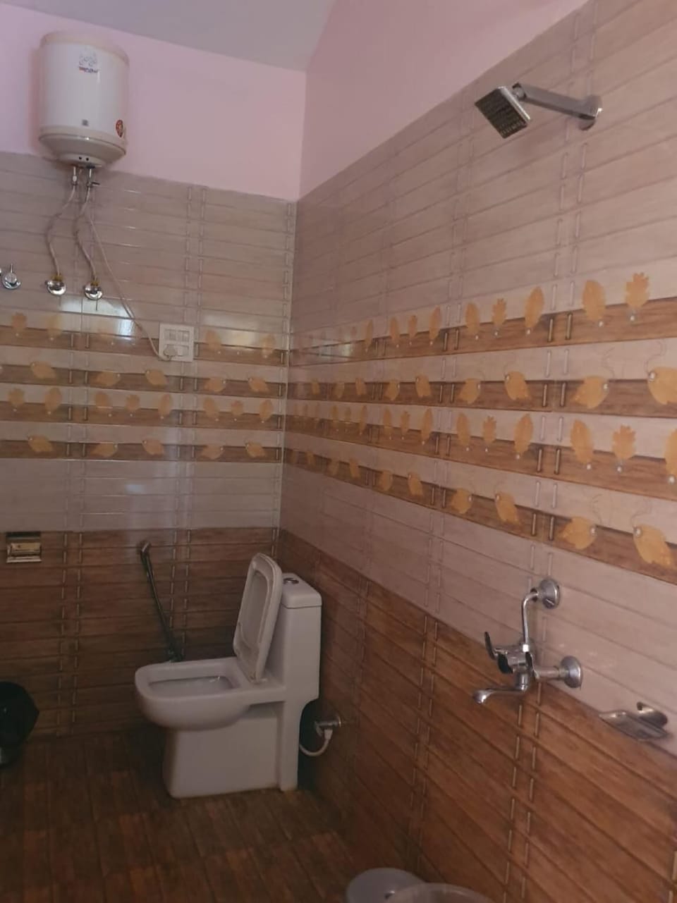 Shared Dormitory | Bathroom | Shower