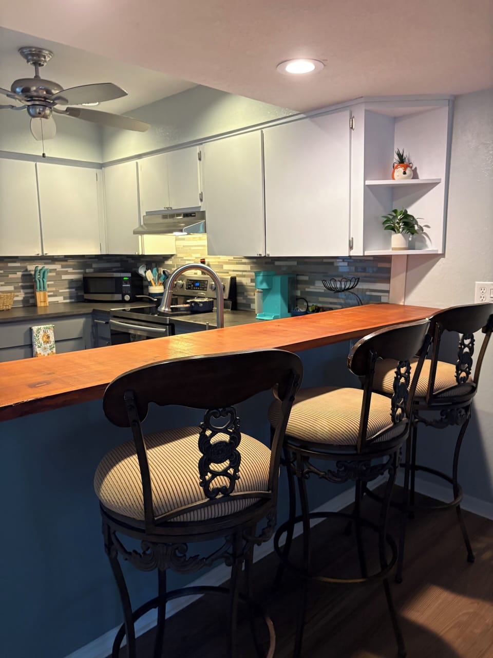 Breakfast bar