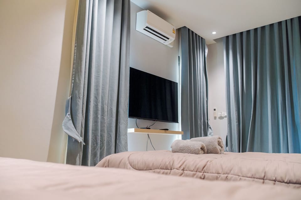 Comfort Suite, Patio, Garden View | Blackout drapes, free WiFi, bed sheets