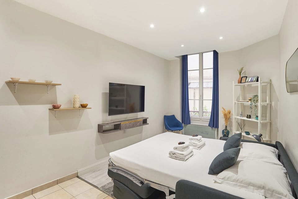 Apartment | Laptop workspace, iron/ironing board, bed sheets