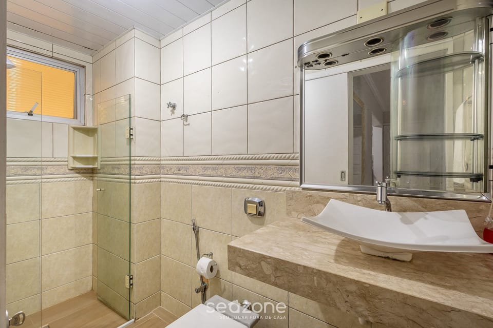 Basic Apartment | Bathroom | Shower
