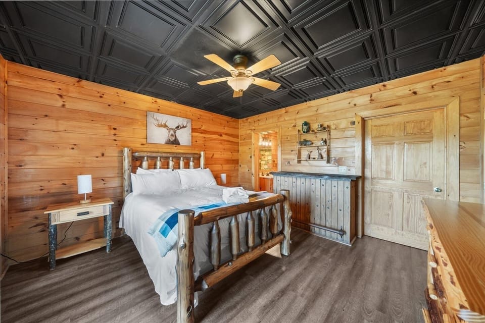 Bedroom 3 has a Queen bed and Smart TV.