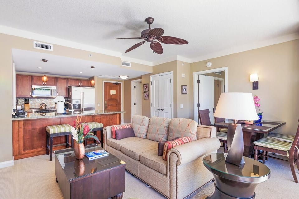  From morning breakfast to evening sunsets—this space has you covered HKH-318