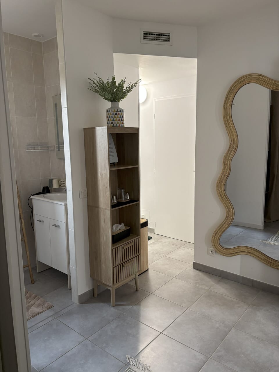 Superior Suite, Pool View | Bathroom | Hair dryer, bathrobes, slippers, towels