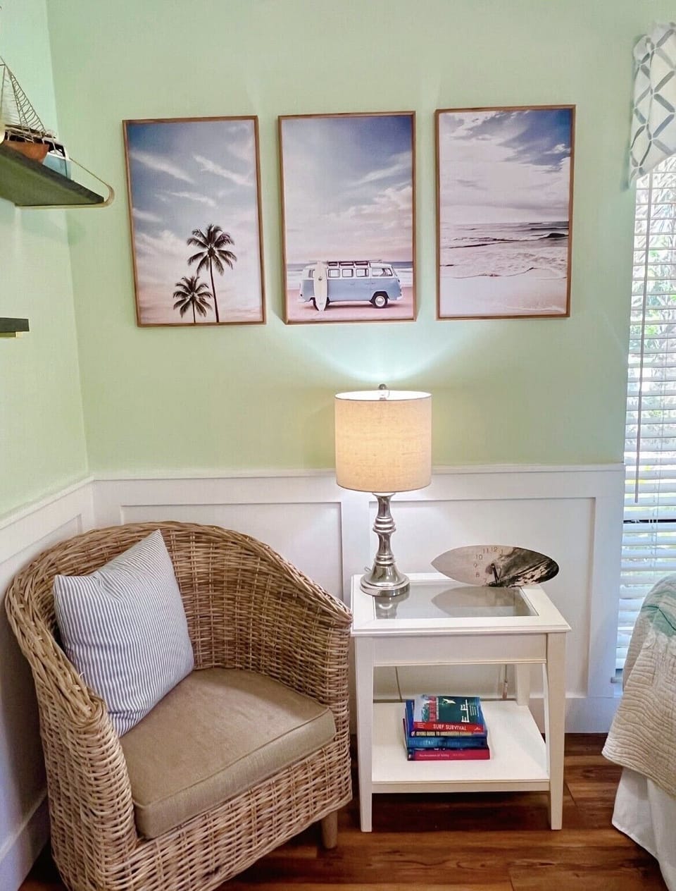 Guest bedroom reading nook