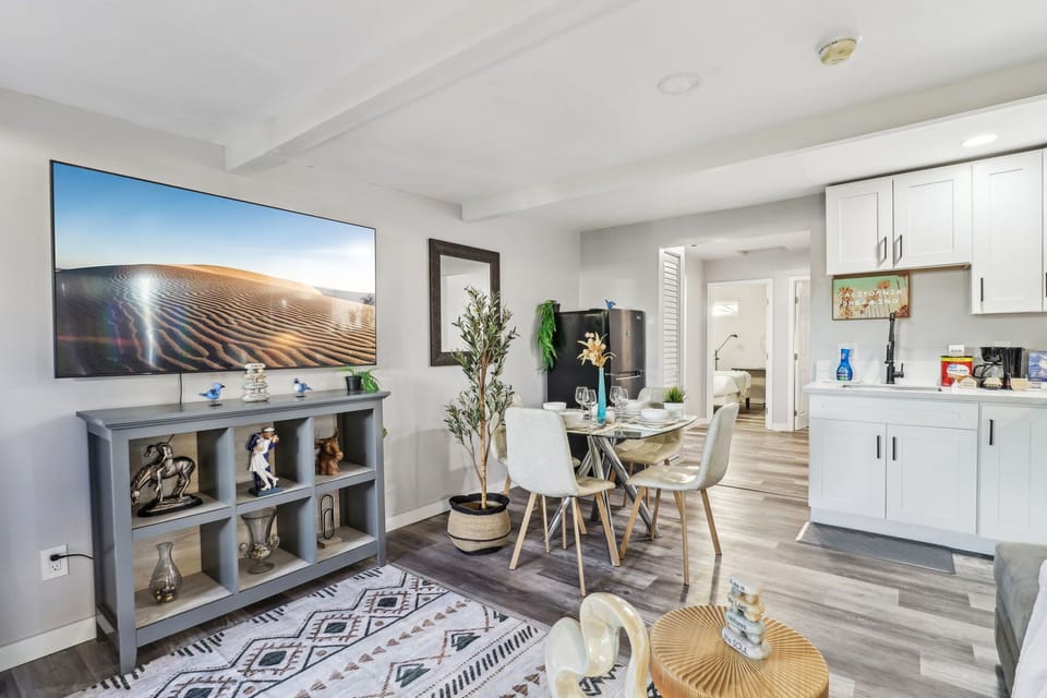 A cozy hideaway: enjoy movie marathons and cozy evenings in this inviting space.