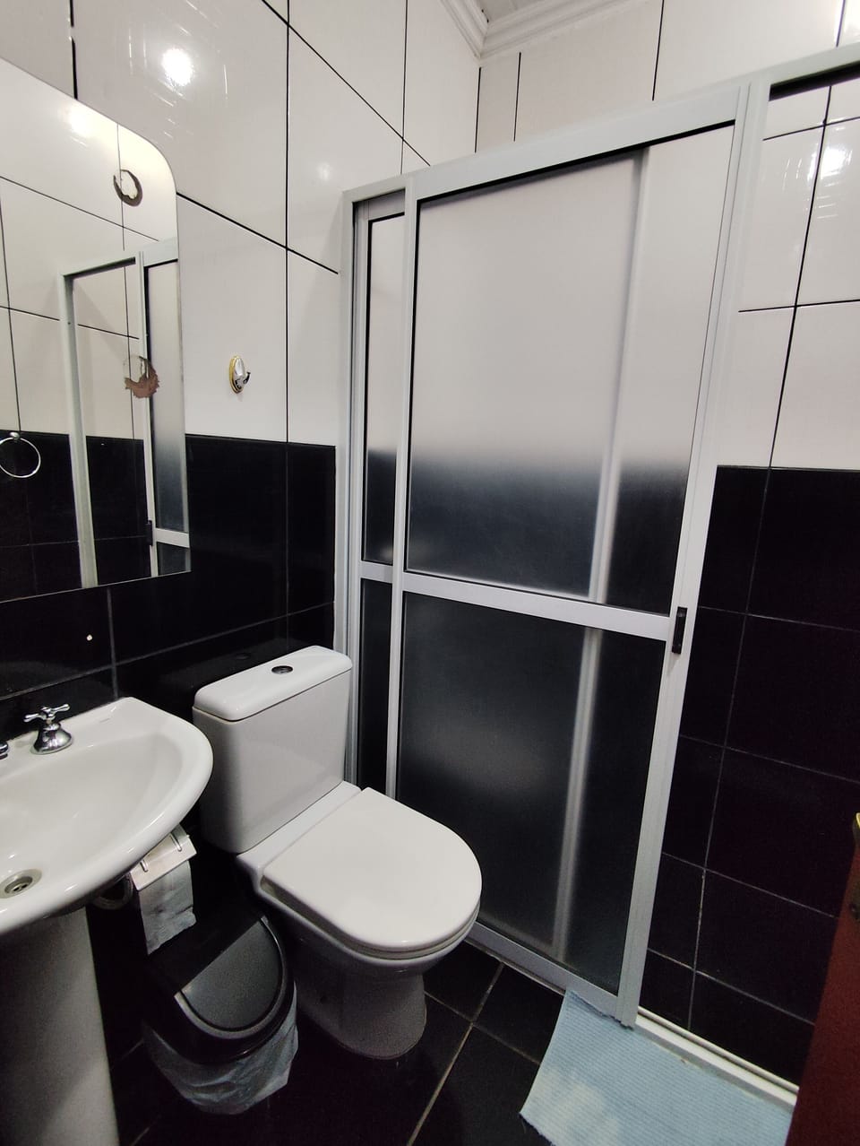 Standard Single Room | Bathroom | Shower, towels