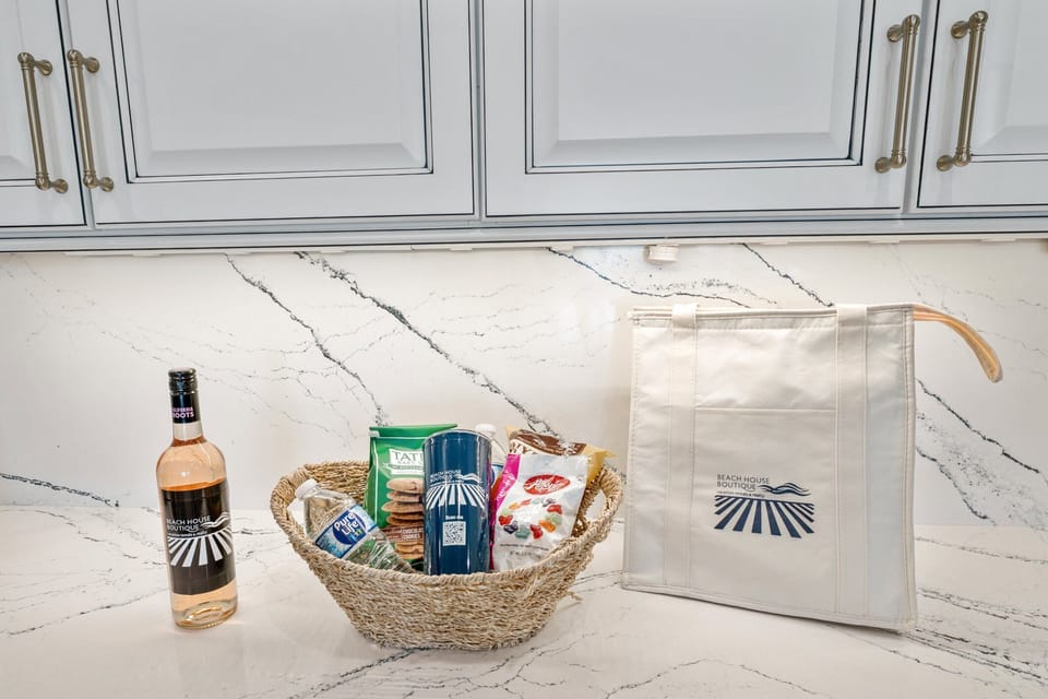 Beach House Boutique extras