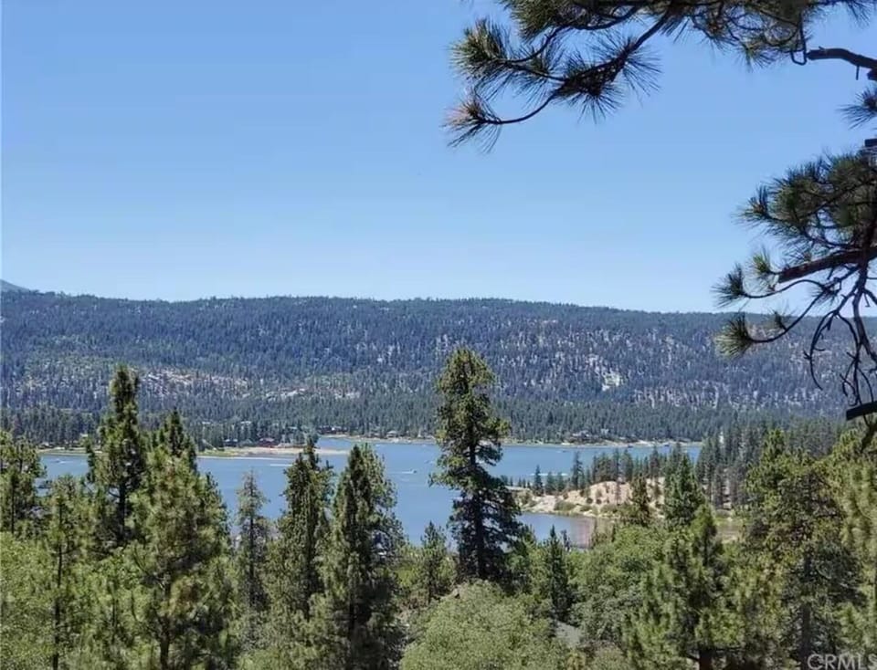 A favorite guest spot—this balcony delivers fresh breezes, towering pines, and unbeatable views.