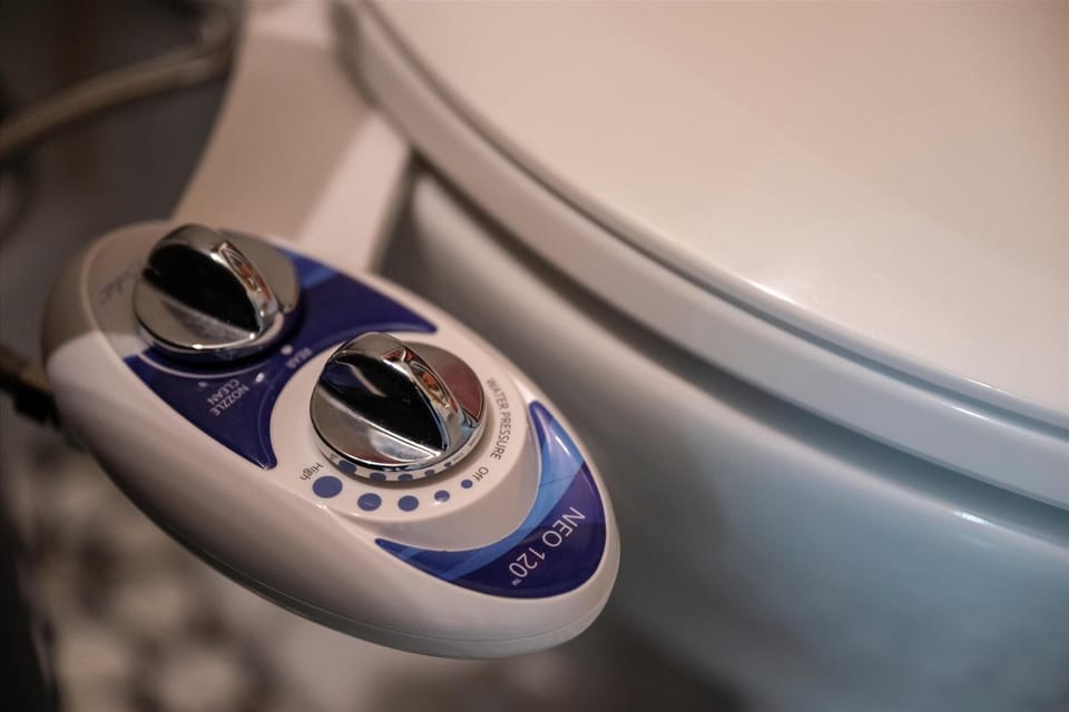 Bidet with adjustable jet controls