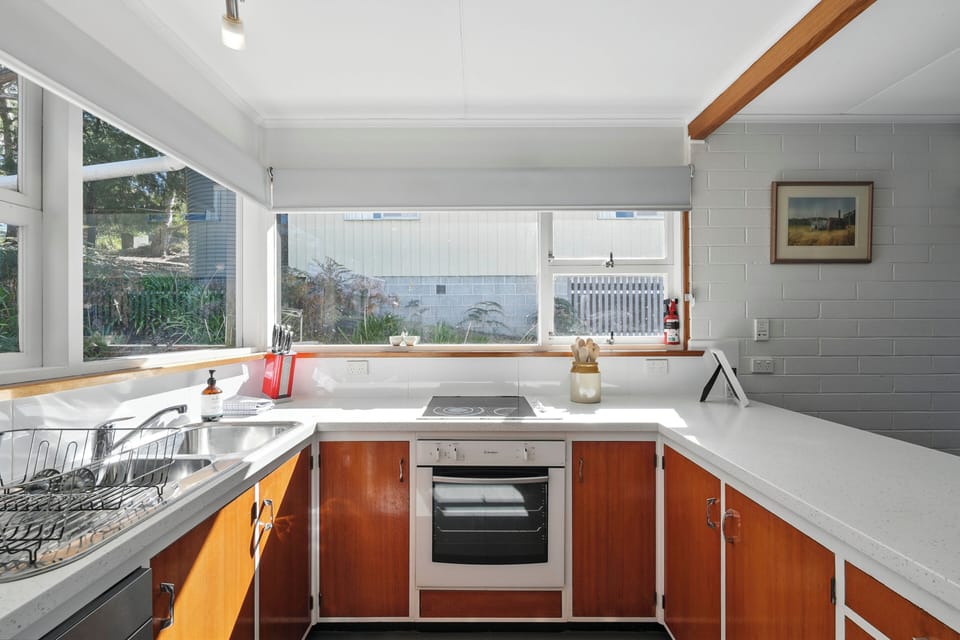 Comfort House, Sea View | Private kitchen | Electric kettle