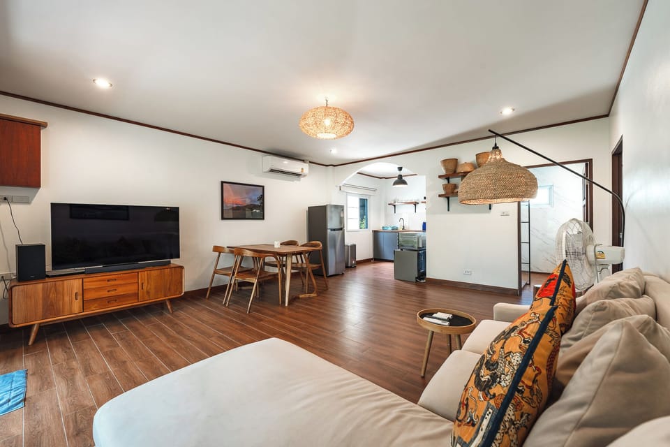 Bungalow, Balcony | Living area